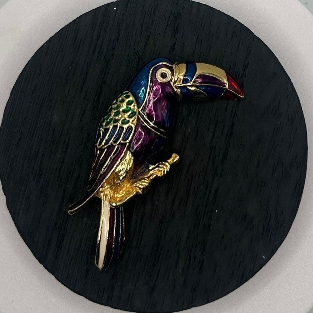 Vibrant Enamel Toucan Bird Brooch Pin Gold Tone Colorful Tropical Jewelry#309